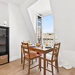 Cozy & Practical Studio Near Eiffel Tower Paris 15